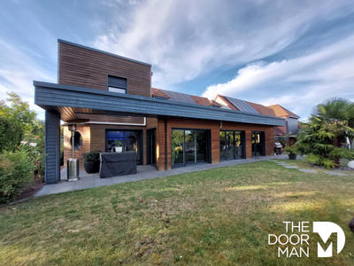 Maison - 330 m² - 11 pièces