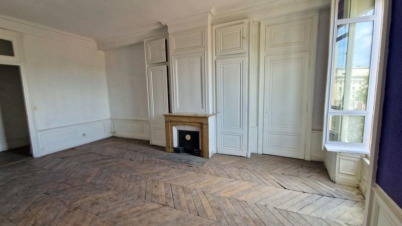 Appartement - 185 m² - 6 pièces