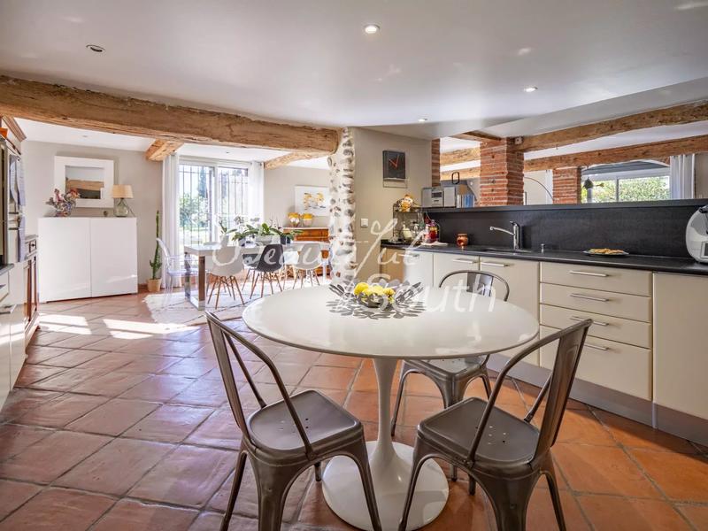 Mas - 260 m² - 8 pièces