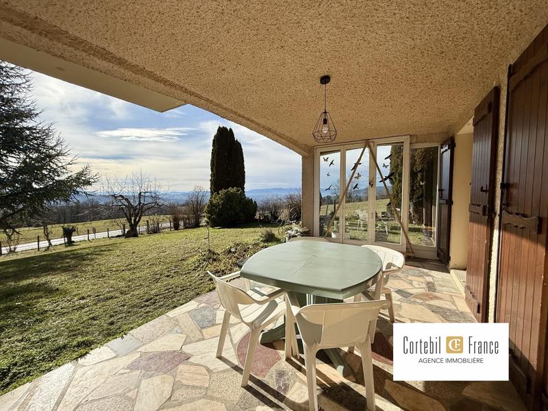 Maison traditionnelle - 320 m² - 5 pièces