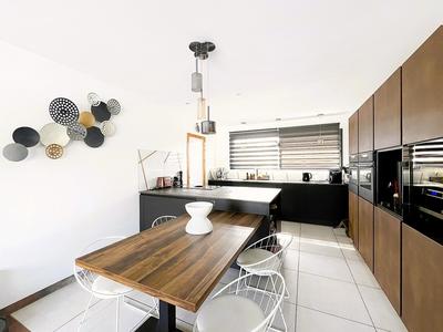 Maison - 159 m² - 6 pièces