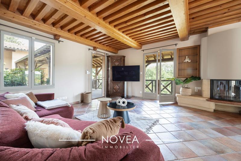 Maison - 220 m² - 9 pièces