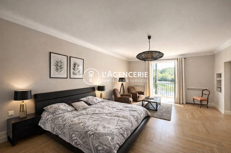 Maison - 411 m² - 10 pièces