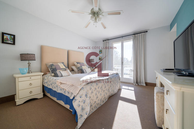 Maison - 277 m² - 11 pièces