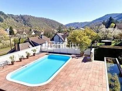 Villa - 241 m² - 8 pièces