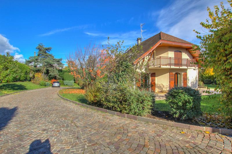 Maison - 295 m² - 8 pièces