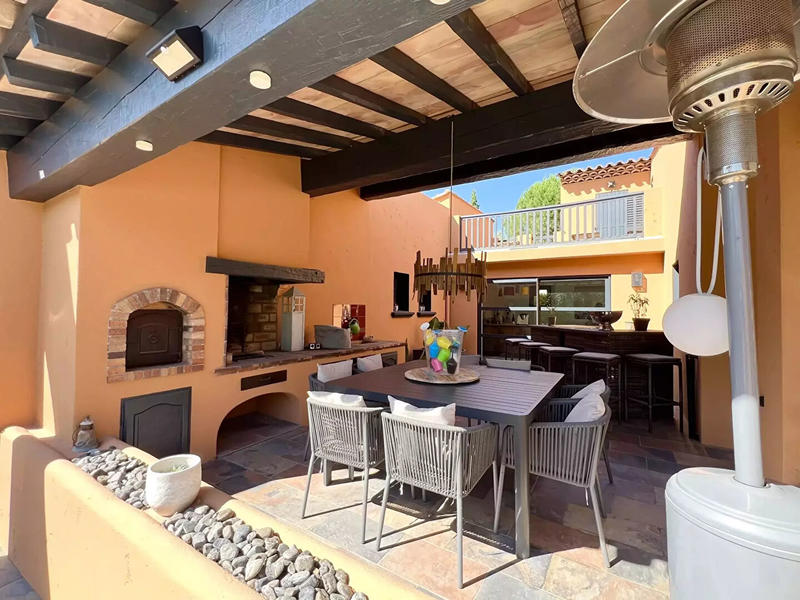 Maison - 203 m² - 5 pièces