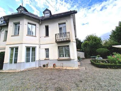 Maison - 238 m² - 7 pièces