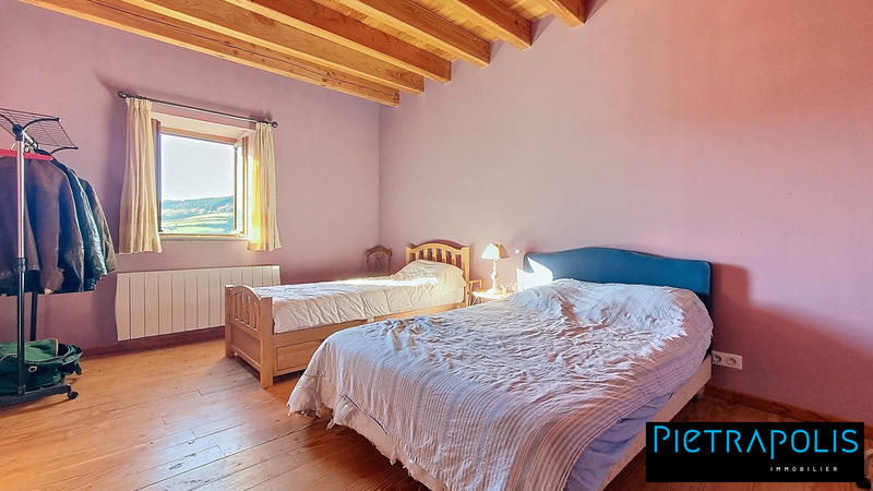 Maison - 220 m² - 6 pièces