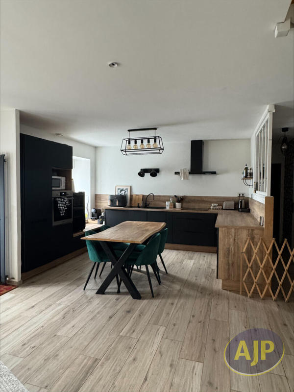 Maison - 107 m² - 6 pièces