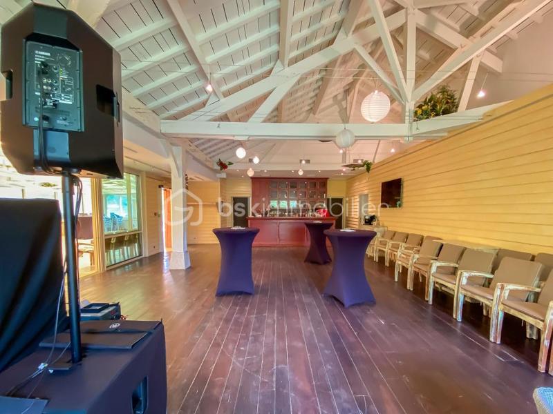 Demeure - 1 500 m² - 25 pièces