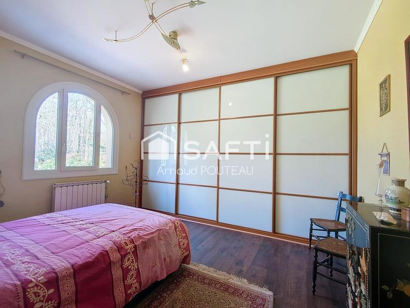 Propriété - 255 m² - 8 pièces