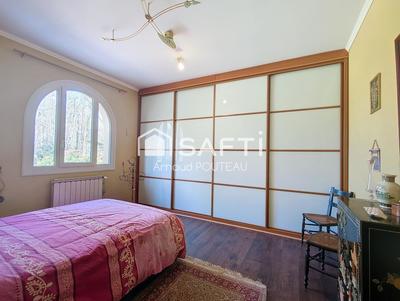 Propriété - 255 m² - 8 pièces