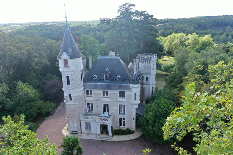 Maison - 420 m² - 13 pièces