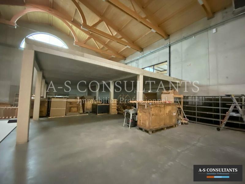 Entrepôt - 1 200 m²
