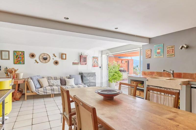 Maison - 350 m² - 6 pièces