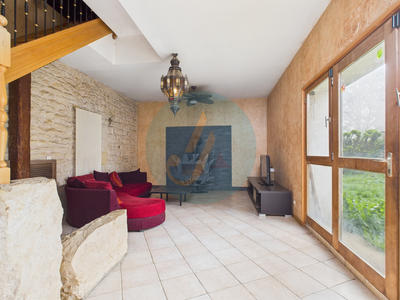 Maison - 201 m² - 7 pièces