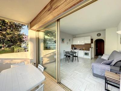 Studio - 25 m² - 1 pièce