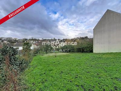 Terrain constructible - 1 140 m²