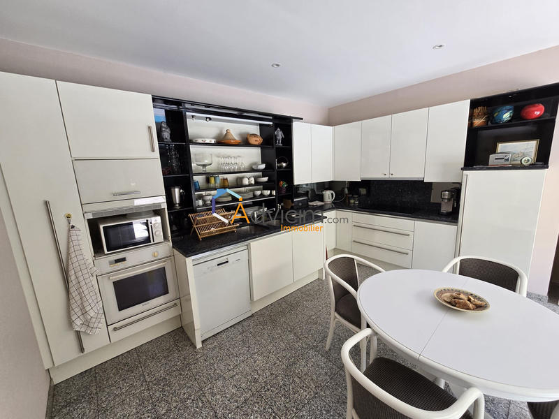 Villa - 260 m² - 6 pièces