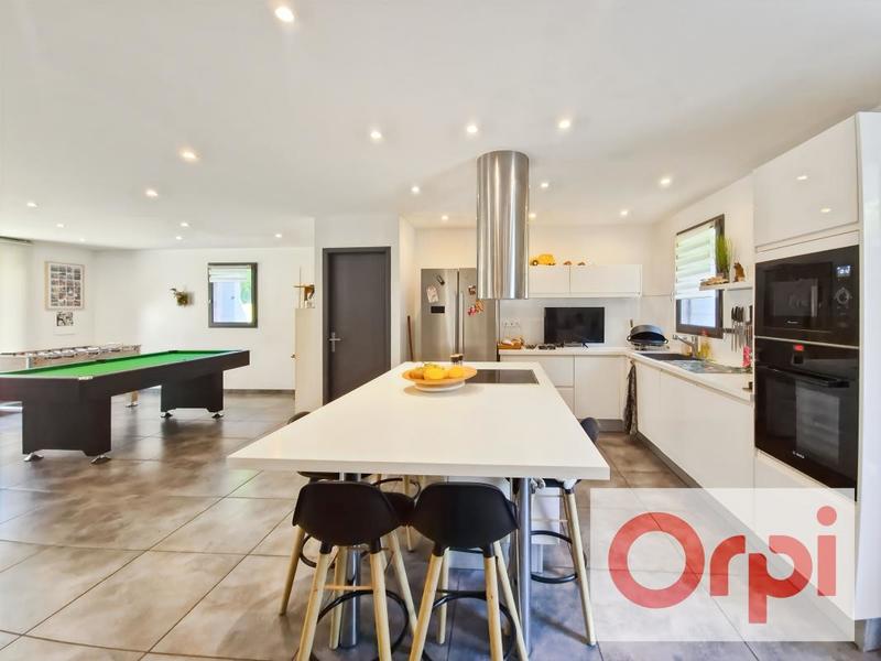 Maison - 237 m² - 7 pièces