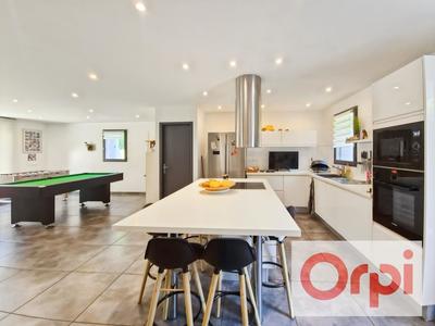 Maison - 237 m² - 7 pièces