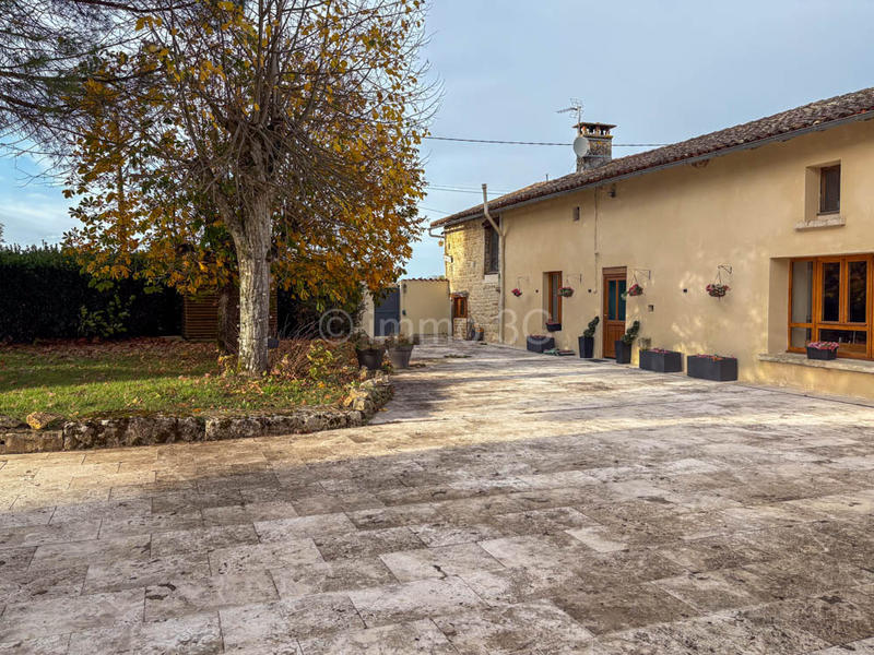 Maison en pierre - 190 m² - 6 pièces