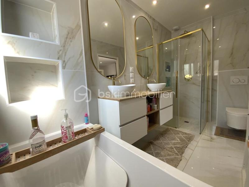 Maison - 180 m² - 6 pièces