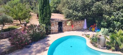 Propriété - 215 m² - 4 pièces