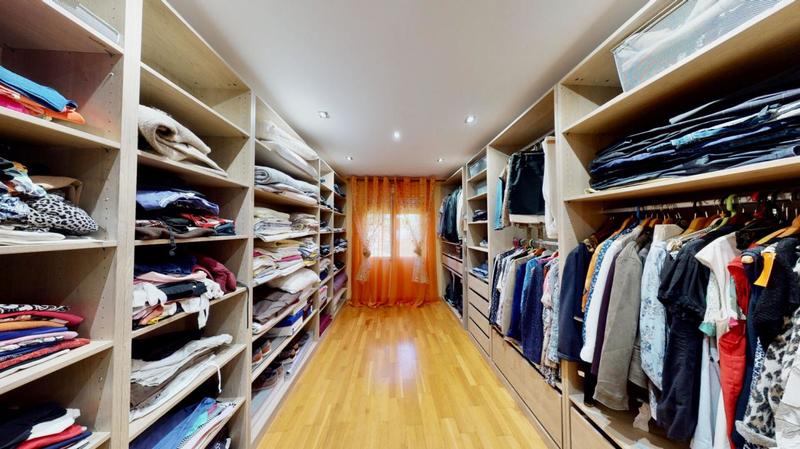 Maison - 314 m² - 11 pièces