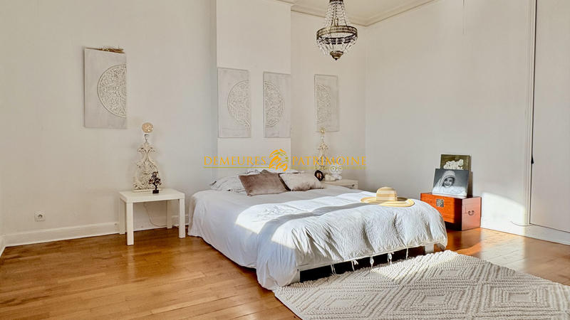 Maison - 246 m² - 6 pièces