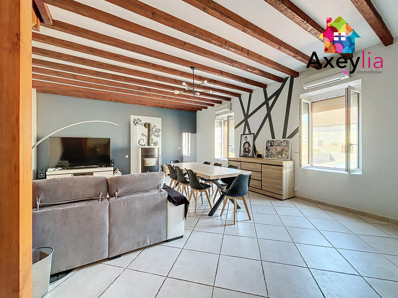 Maison - 240 m² - 8 pièces