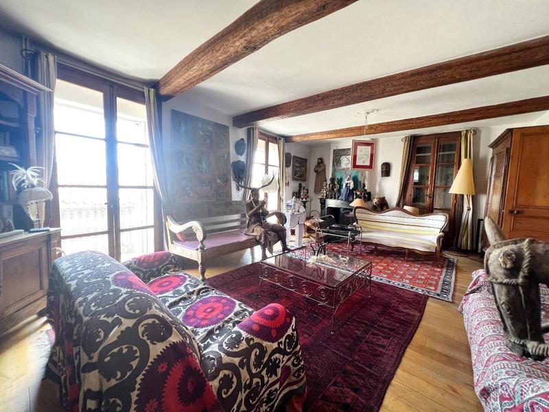 Maison - 259 m² - 9 pièces