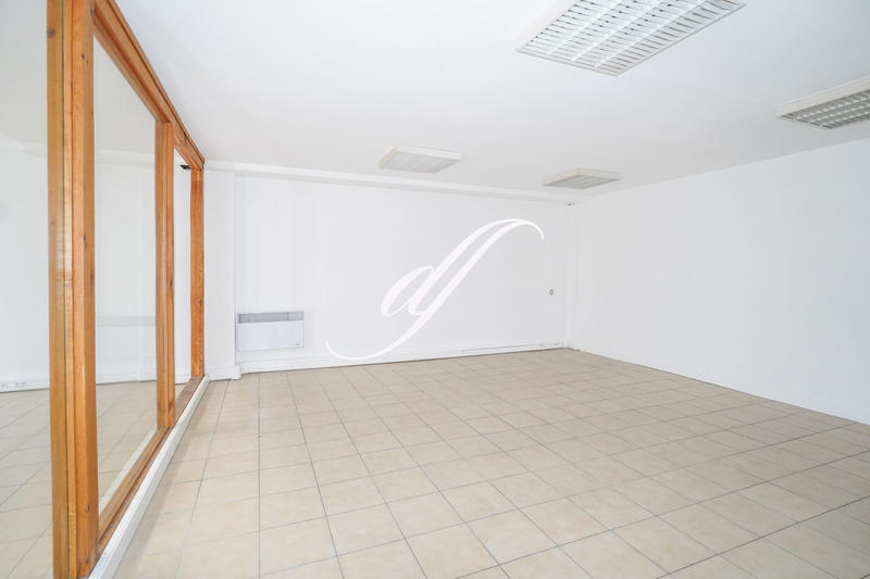 Local commercial - 330 m²