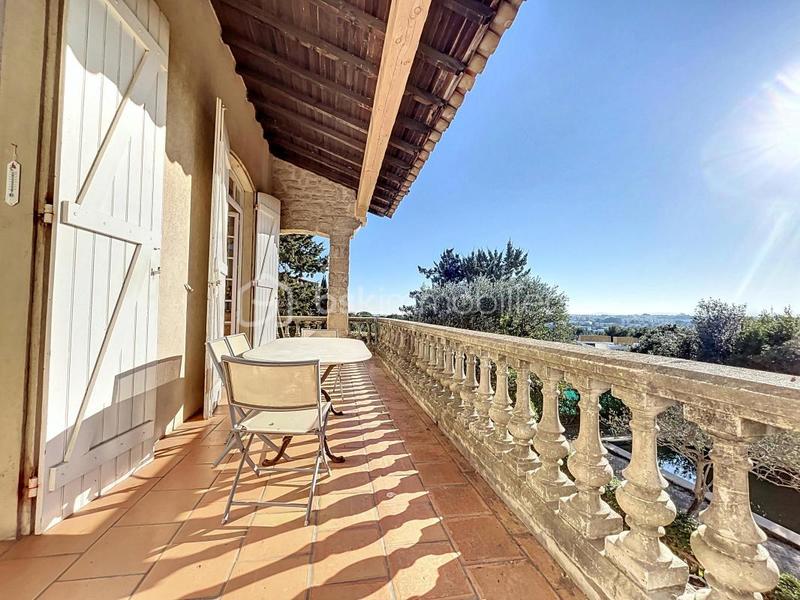 Maison - 280 m² - 10 pièces