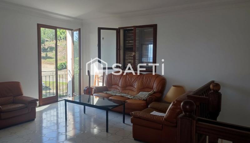 Maison - 228 m² - 7 pièces