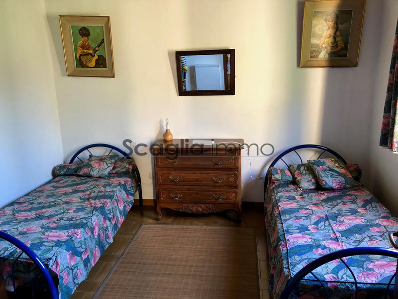 Maison - 246 m² - 9 pièces