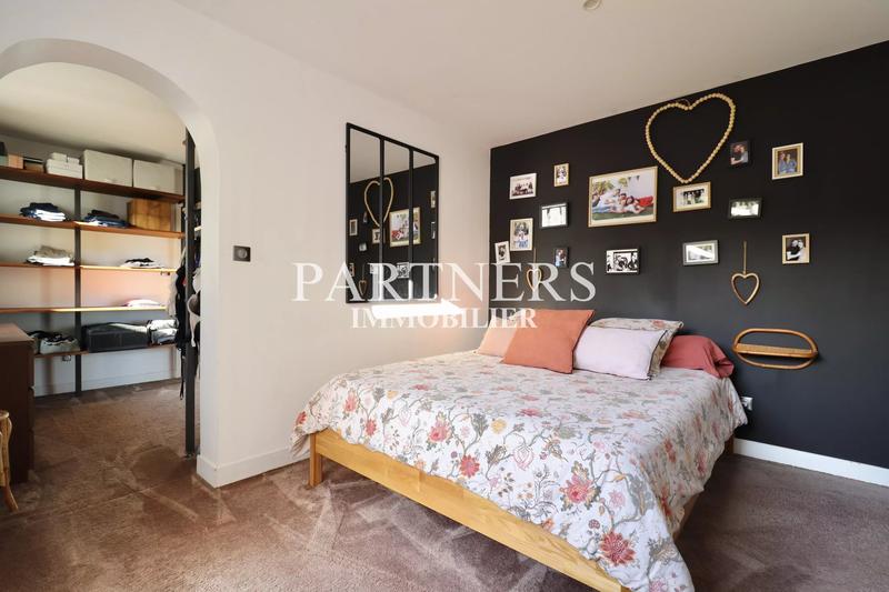 Maison - 220 m² - 7 pièces