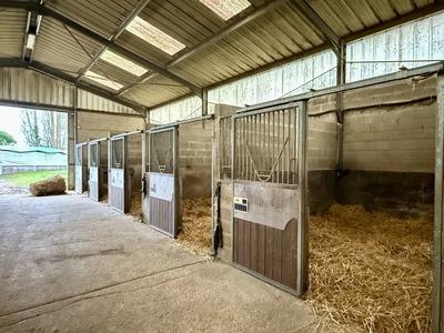 Maison - 540 m² - 21 pièces