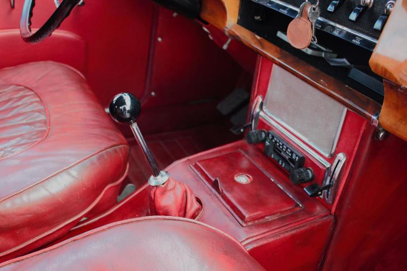 Jaguar Mk II 3.4 Overdrive Gris Argent Cuir Rouge Historique Complet