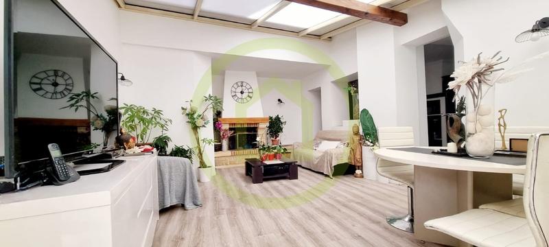 Maison - 220 m² - 7 pièces