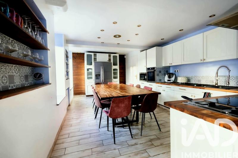 Maison - 210 m² - 9 pièces