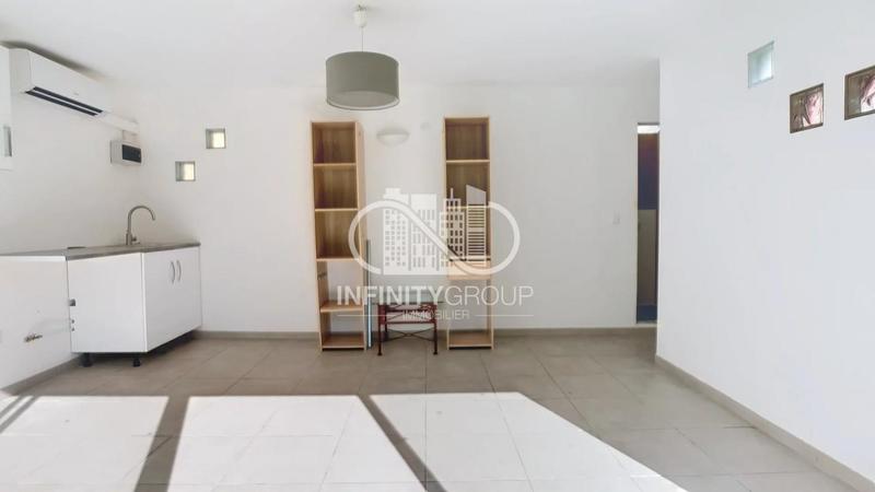 Studio - 184 m² - 8 pièces