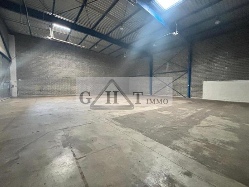 Entrepôt - 713 m²