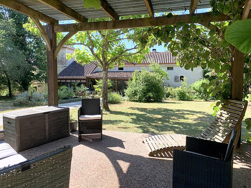 Maison - 420 m² - 18 pièces