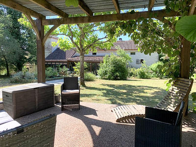 Maison - 420 m² - 18 pièces