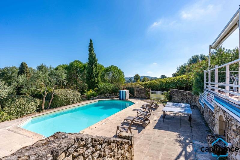 Maison - 200 m² - 8 pièces