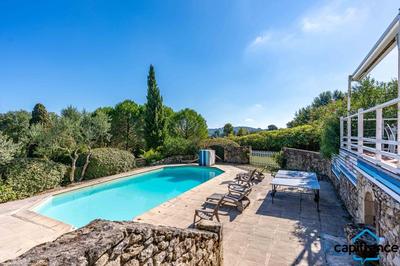 Maison - 200 m² - 8 pièces