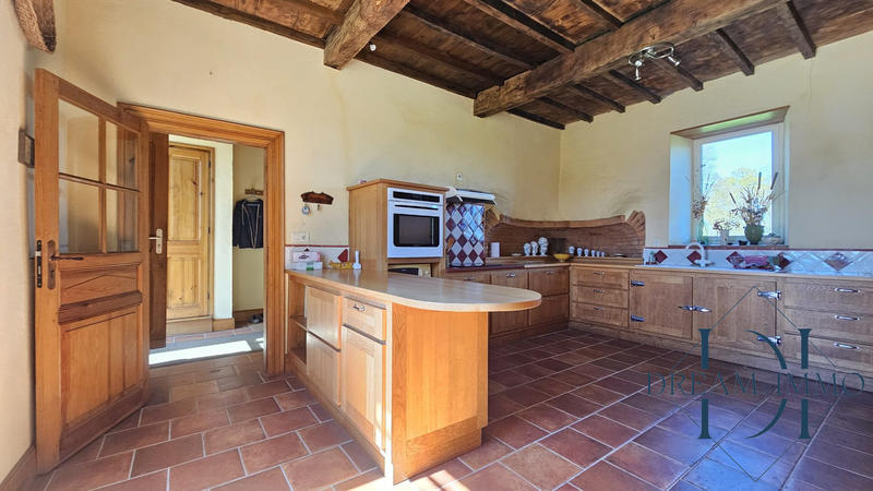 Maison - 380 m² - 9 pièces