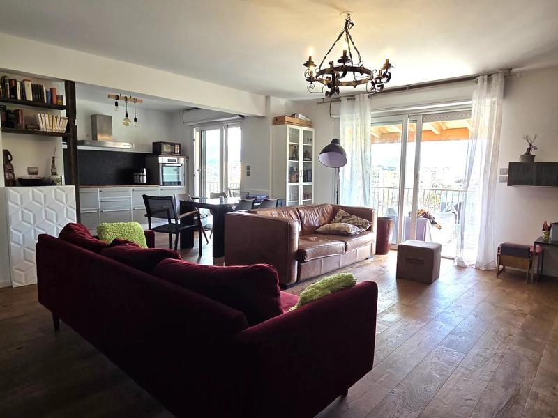 Appartement - 92 m² - 4 pièces